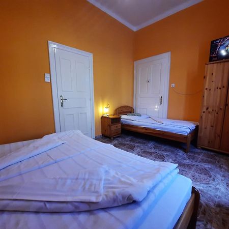 Gloria Apartman Gyula Exterior photo
